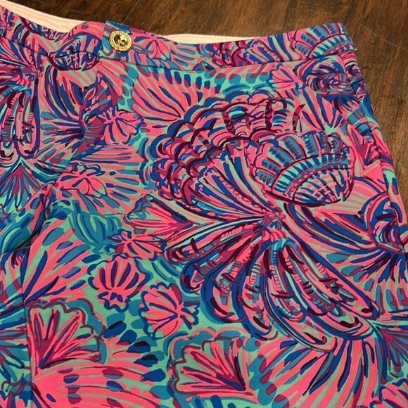 Lilly Pulitzer Party/Cocktail Shorts all over print size 6 in EUC sea shells - Picture 3 of 9